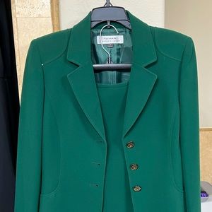 EUC Green Tahari Skirt Suit Size 4